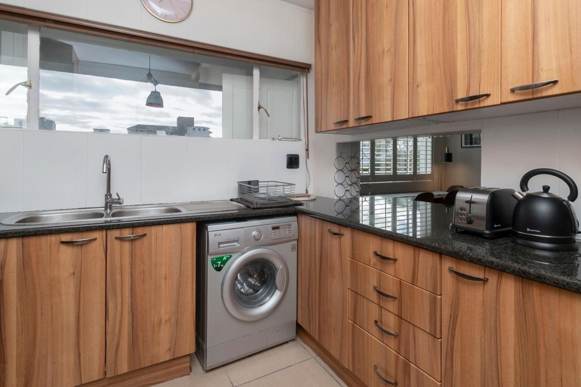 Apartment Lovely Seapoint Escape