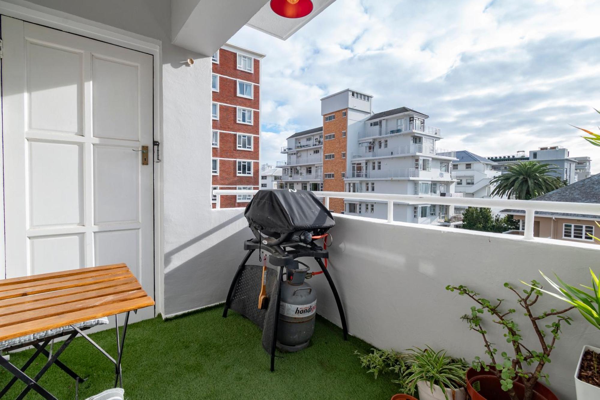 Apartment Lovely Seapoint Escape *