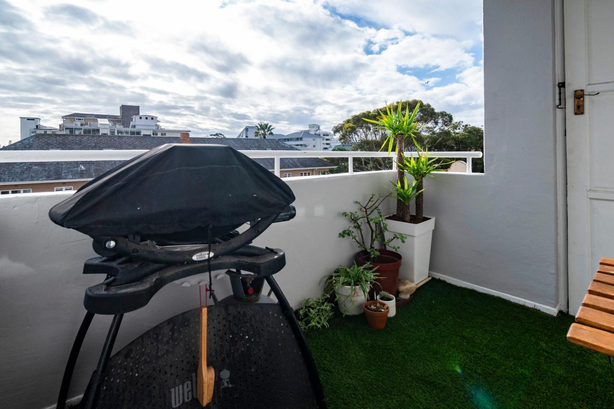 Apartment Lovely Seapoint Escape *